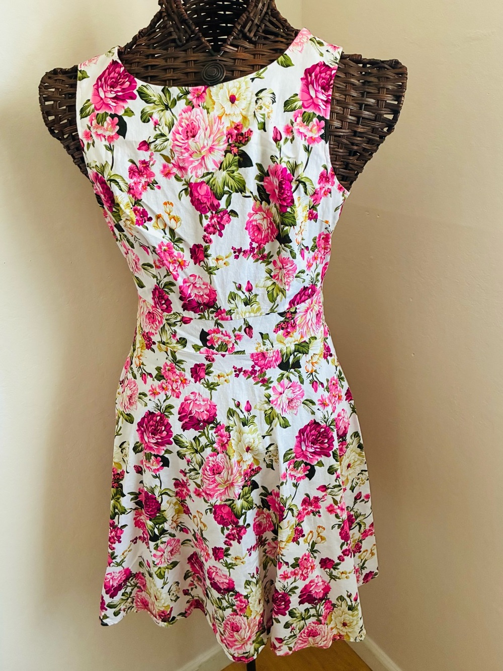 Floral Fit-and-Flare Summer Dress in White and Pink